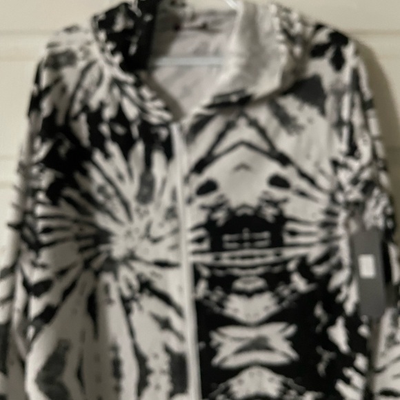 Weekending zip, hooded design light weight jacket, black n white, size XL - Picture 5 of 7